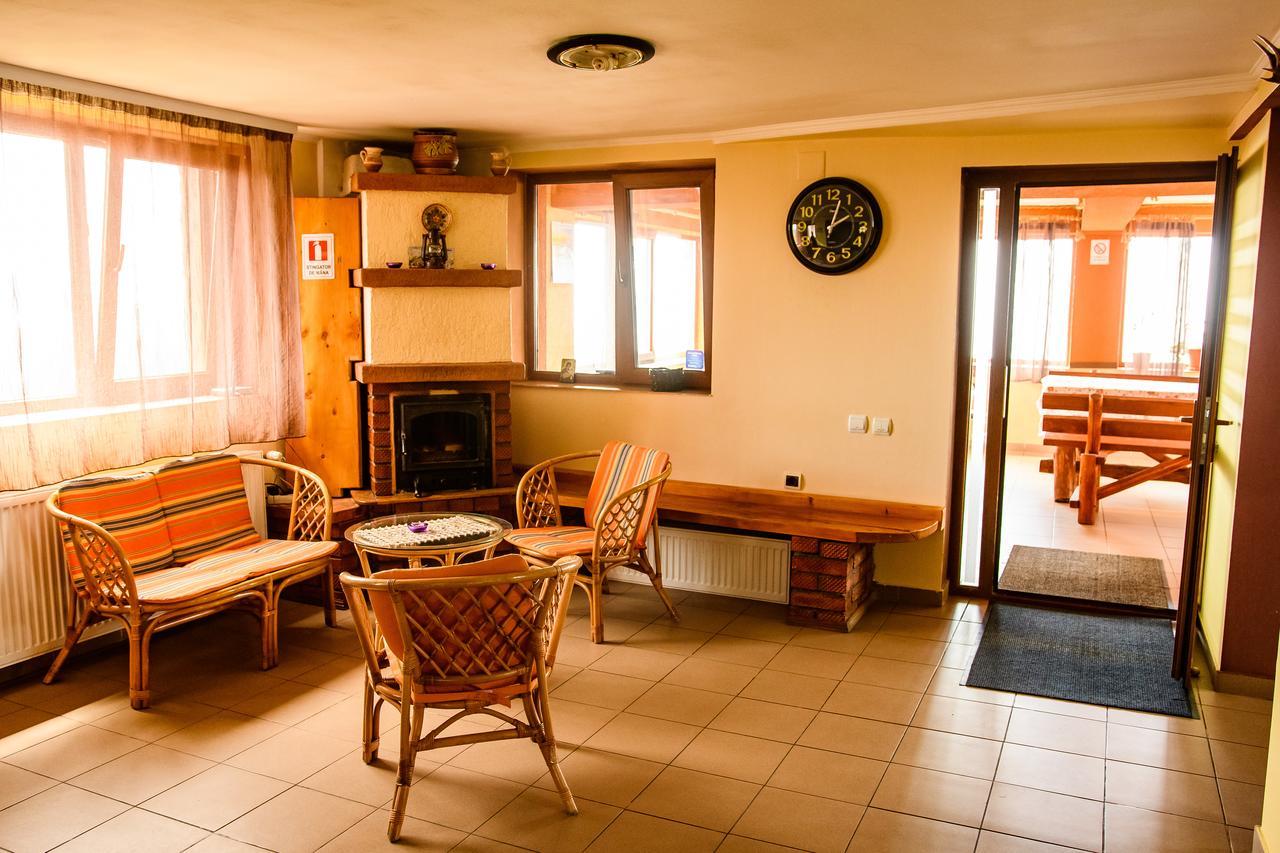 Hotel Piatra Rancii à Rânca Extérieur photo